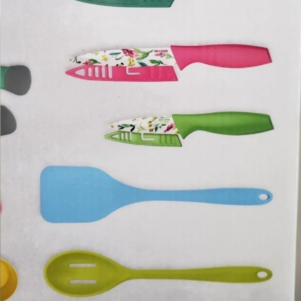 Art & Cook 23-Pc. Kitchen Gadget & Cutlery Gift Set NWT in Gift Box